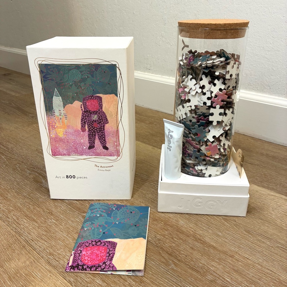 JIGGY The Astronaut 800 Piece Puzzle Emma Repp Glass Jar Complete